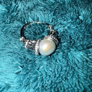 Elegant Silver Pearl Ring
